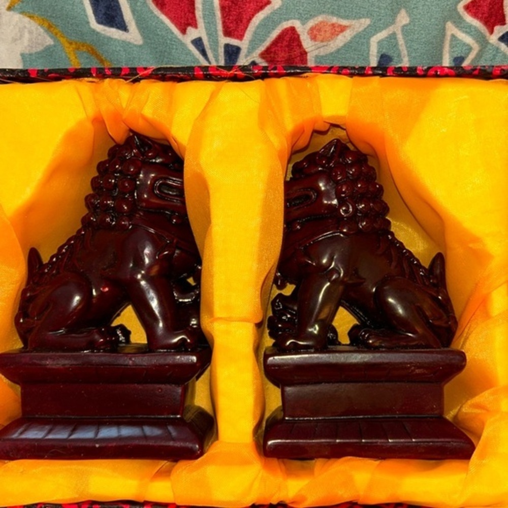 Foo dogs vintage and in original box dark cherry brown‎